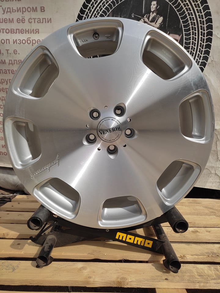 Venerdi Cosmic Original 8.5xR20 5x114.3 ET35 CB72.6 hãµbe 